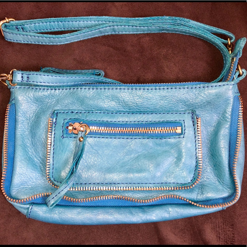 Línea Pelle Crossbody with Zip, 12” X 6”